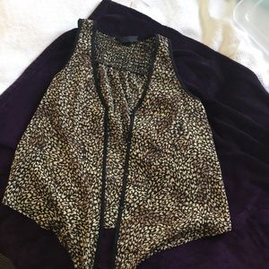 Lightweight Leopard Print Vest
